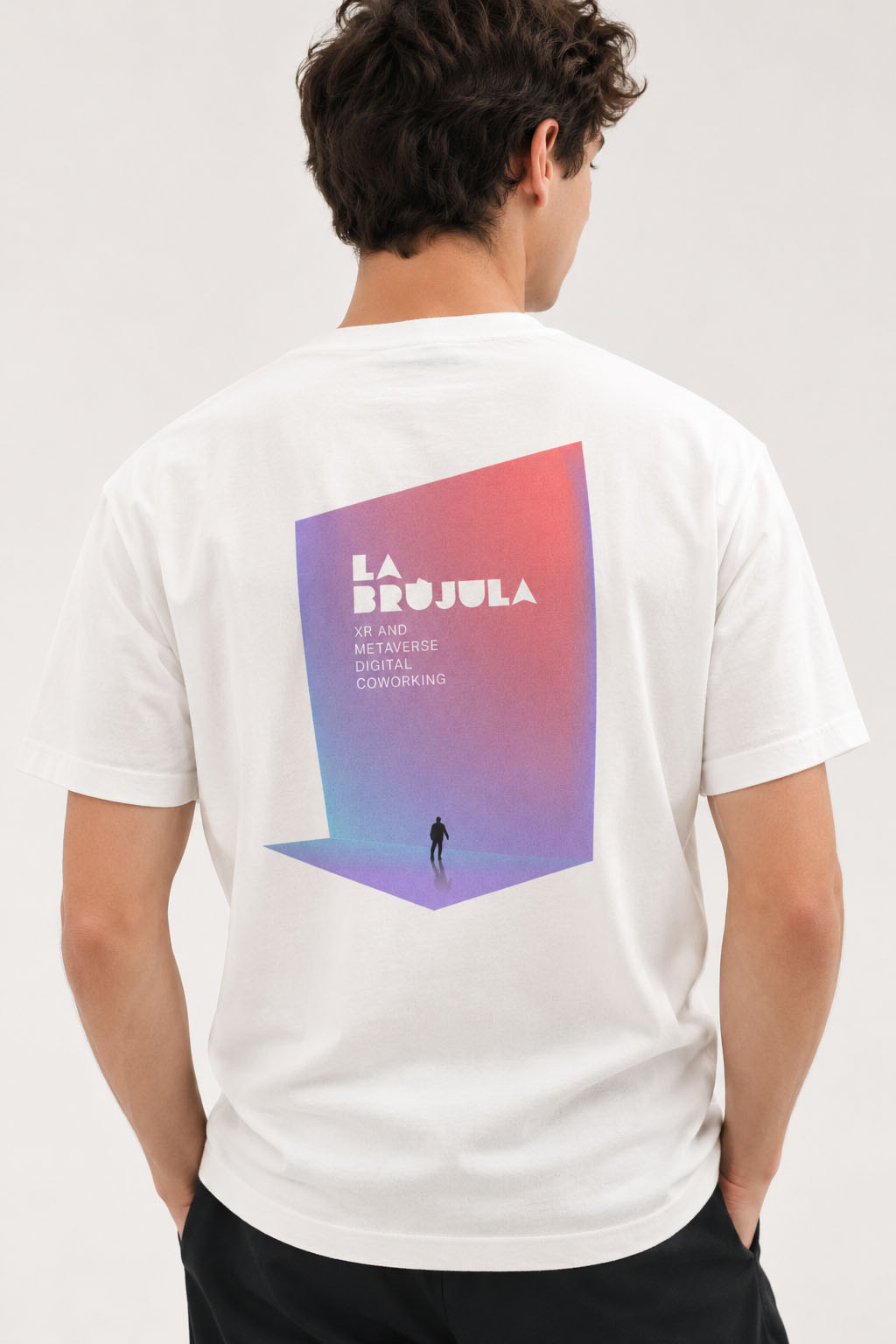 Camiseta con la identidad de marca de La Brújula